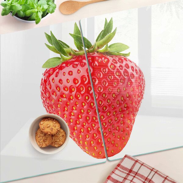 Glas-Schneidebrett mit Motiv aus Erdbeeren auf weißem Hintergrund