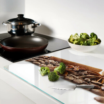 Glas schneidebrett Gewürze und Kaffeebohnen