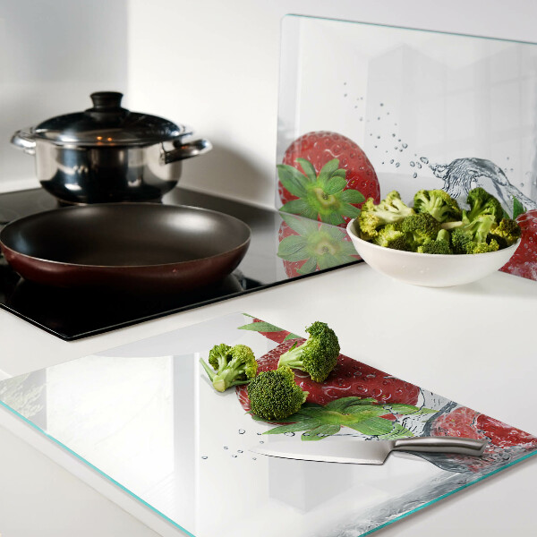 Glas-Schneidebrett mit Motiv von Erdbeeren in Wasser