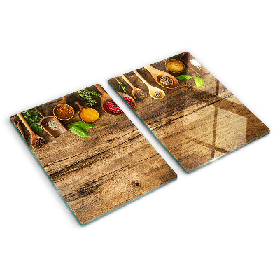 Schneidebrett Gewürze und Kräuter auf Holzgrund