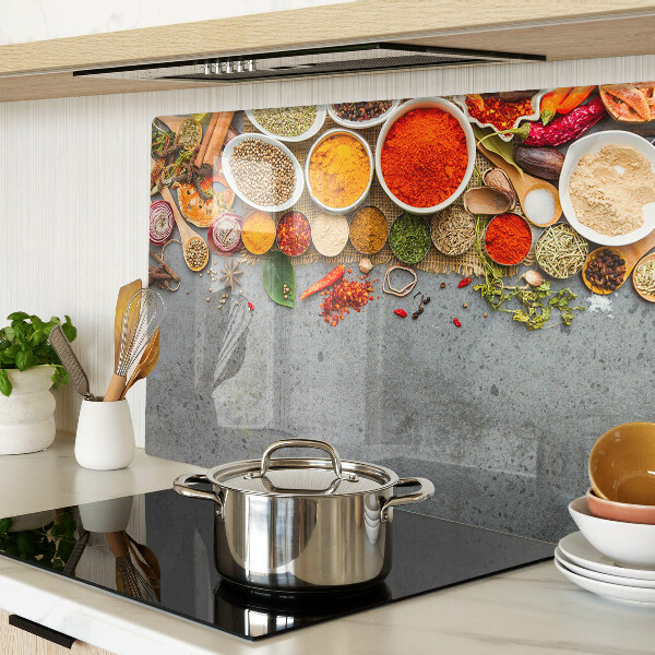 Glas schneidebrett Gewürze und Kräuter