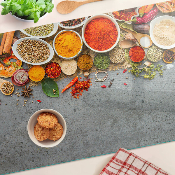 Glas schneidebrett Gewürze und Kräuter