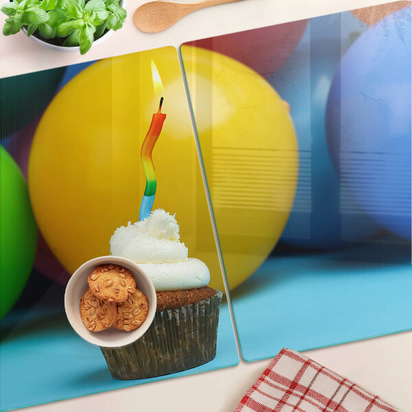 Schneidebrett mit Motiv eines Geburtstagscupcakes und bunten Luftballons
