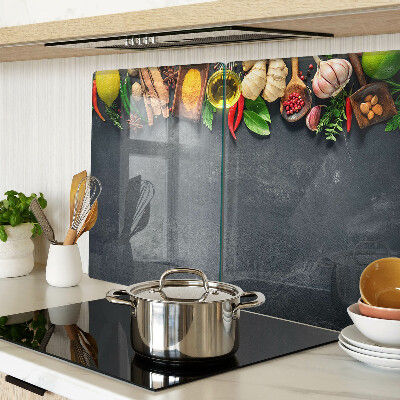 Schneidebrett Küchengewürze und Zutaten