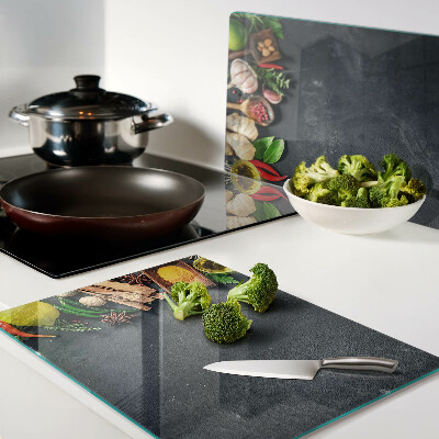 Schneidebrett Küchengewürze und Zutaten