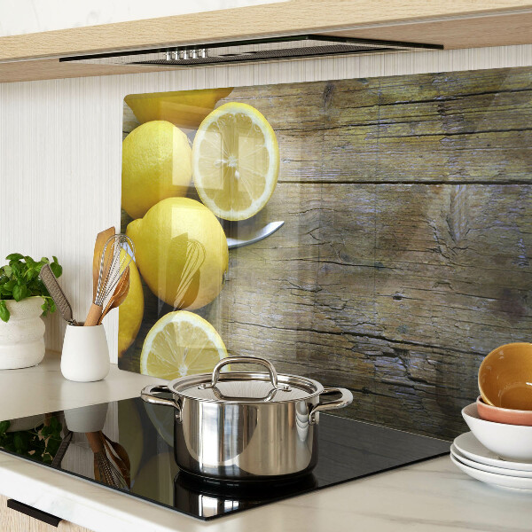 Schneidebrett Zitronen auf Holzgrund