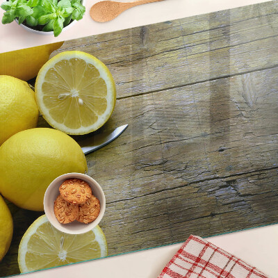 Schneidebrett Zitronen auf Holzgrund