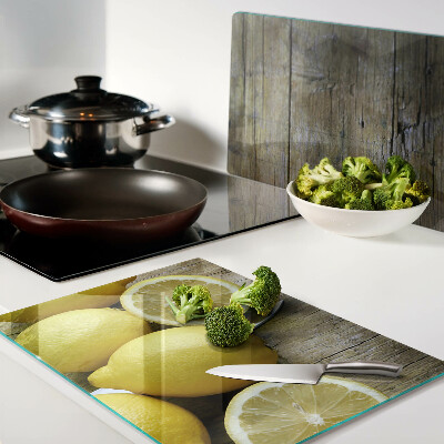 Schneidebrett Zitronen auf Holzgrund