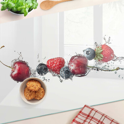 Schneidebrett Früchte im Wasser