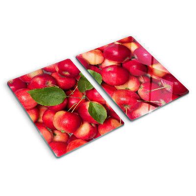 Schneidebrett mit Äpfeln in verschiedenen Farbtönen