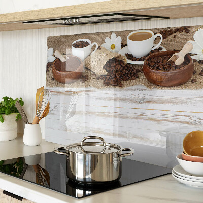 Schneidebrett Kaffee und Kaffeebohnen