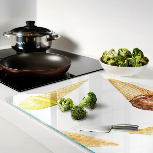 Schneidebrett mit aufgedrucktem Motiv einer Eiscreme in einer Waffeltüte