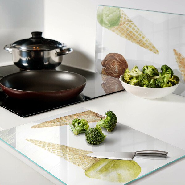 Schneidebrett mit aufgedrucktem Motiv einer Eiscreme in einer Waffeltüte