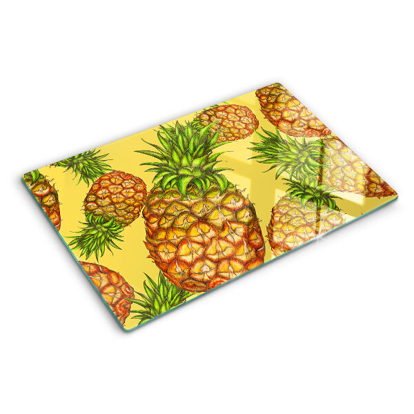 Schneidebrett Ananas auf gelbem Hintergrund