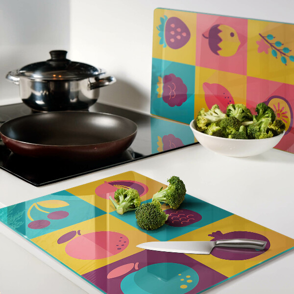 Schneidebrett mit Fruchtmotiv aus bunten Quadraten