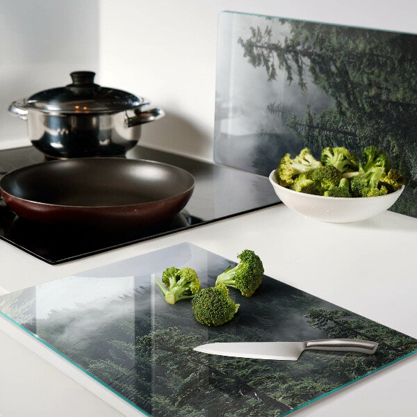 Glas schneidebrett Wald in den Wolken
