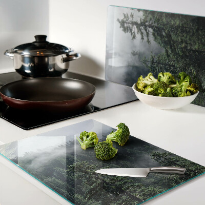 Glas-Schneidebrett mit dem Motiv „Wald in den Wolken”