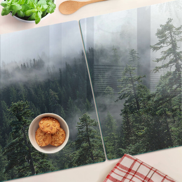 Glas-Schneidebrett mit dem Motiv „Wald in den Wolken”