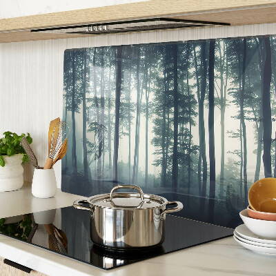 Schneidebrett Wald im Nebel