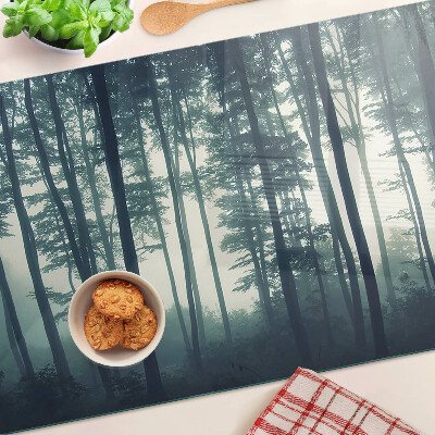 Schneidebrett Wald im Nebel