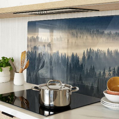 Schneidebrett Nebelige Waldlandschaft