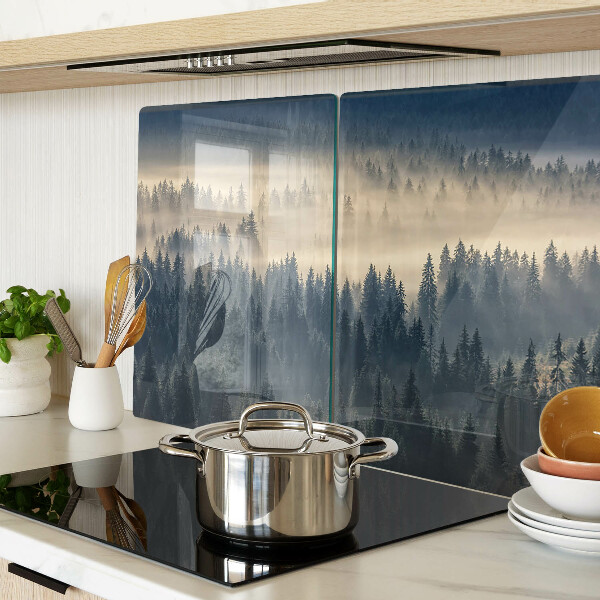 Schneidebrett Nebelige Waldlandschaft