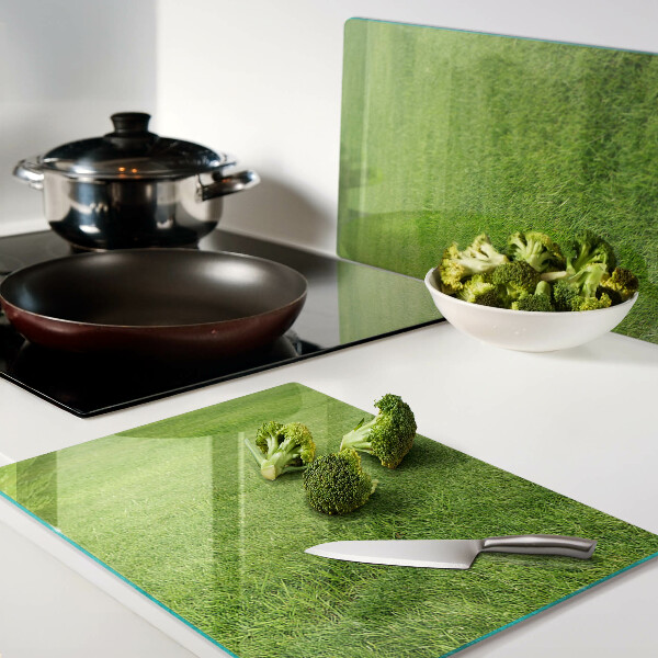 Schneidebrett mit grünem Gras-Motiv