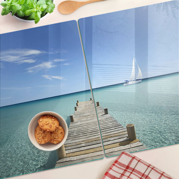 Schneidebrett mit Motiv eines Piers über dem türkisfarbenen Meer