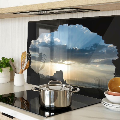 Glas-Schneidebrett mit Motiv eines Sonnenuntergangs hinter Wolken