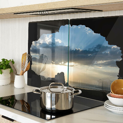 Glas-Schneidebrett mit Motiv eines Sonnenuntergangs hinter Wolken
