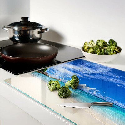 Schneidebrett Tropischer Strand mit blauem Himmel