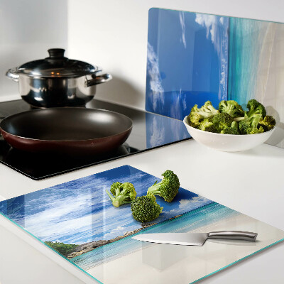 Schneidebrett mit Motiv eines tropischen Strandes und blauem Himmel