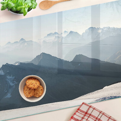 Glas schneidebrett Berglandschaft in den Wolken