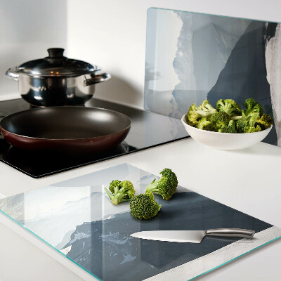 Glas-Schneidebrett mit Motiv einer Berglandschaft in den Wolken
