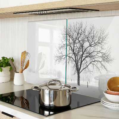 Schneidebrett Leere Winterlandschaft mit einem Baum