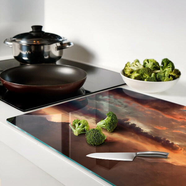 Schneidebrett Sonnenuntergang über den Bergen