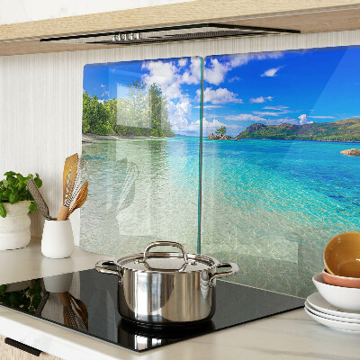 Glas schneidebrett Tropischer Strand mit azurblauem Wasser