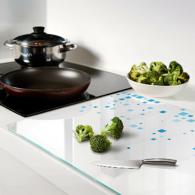 Glas-Schneidebrett mit blauem Quadratmuster auf weißem Hintergrund