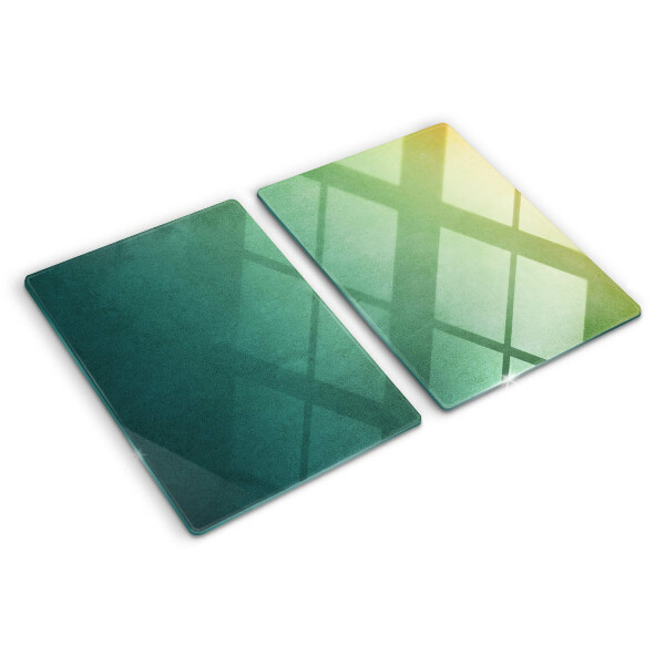 Schneidebrett mit einem Muster aus Gradientenreflexionen im Fenster