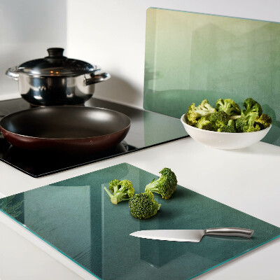 Schneidebrett mit einem Muster aus Gradientenreflexionen im Fenster