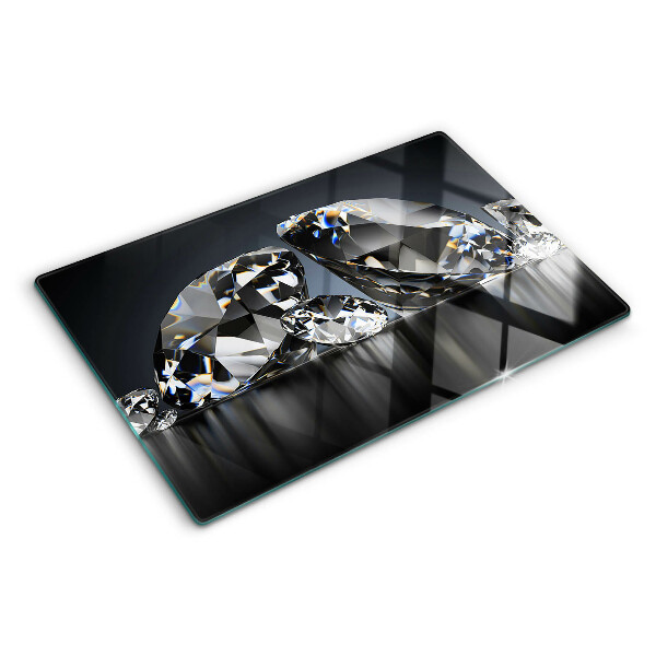 Schneidebrett Glas mit Diamanten auf schwarzem Hintergrund