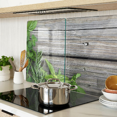 Glas schneidebrett Grüne Kräuter auf Holzgrund