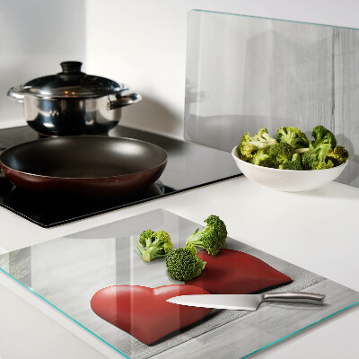 Schneidebrett Rote Herzen auf Holzgrund