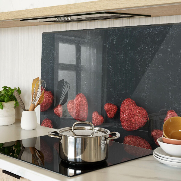 Schneidebrett glas Rote Herzen auf dunklem Hintergrund