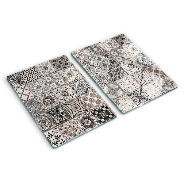 Schneidebrett mit Fliesenmuster in Grautönen