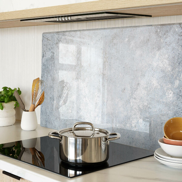 Schneidebrett mit Betoneffekt und spiegelnder Oberfläche