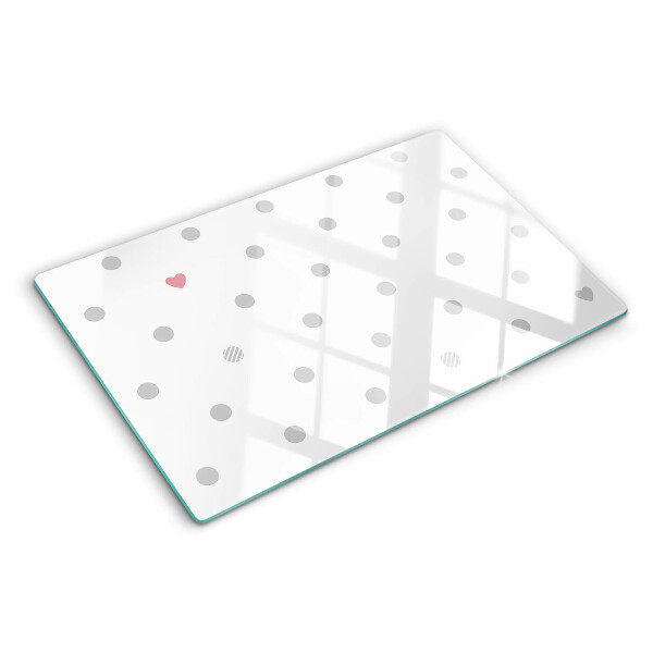 Schneidebrett mit Punkten und einem Herzmotiv