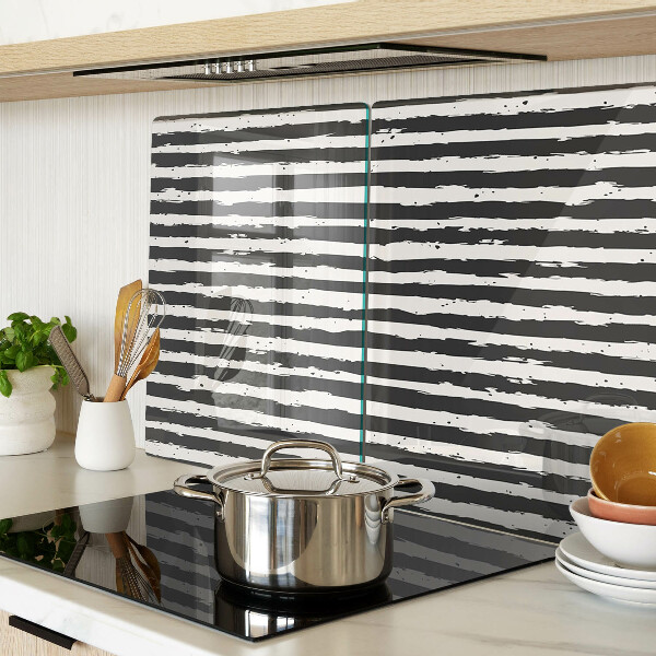 Schneidebrett mit Streifen im Graffiti‑Stil