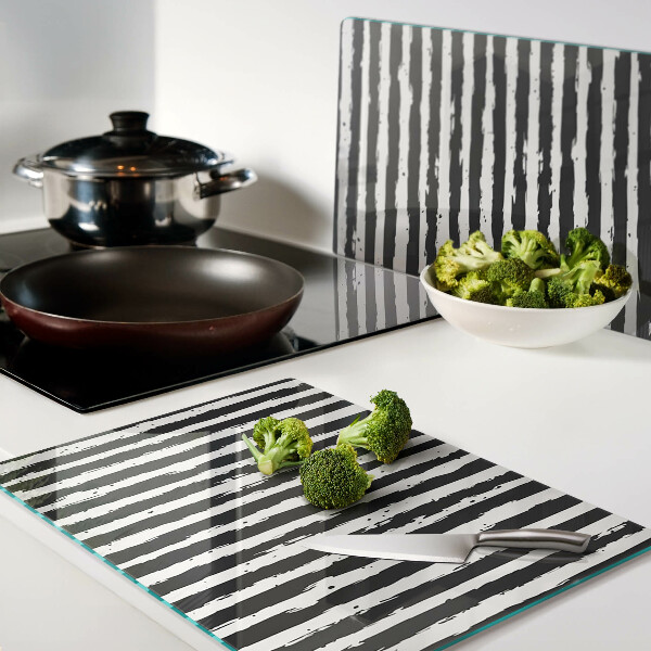 Schneidebrett mit Streifen im Graffiti‑Stil