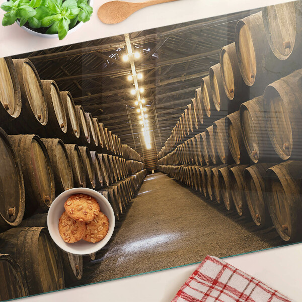 Glas Schneidebrett mit Motiv einer Innenansicht eines Weinguts mit Fässern